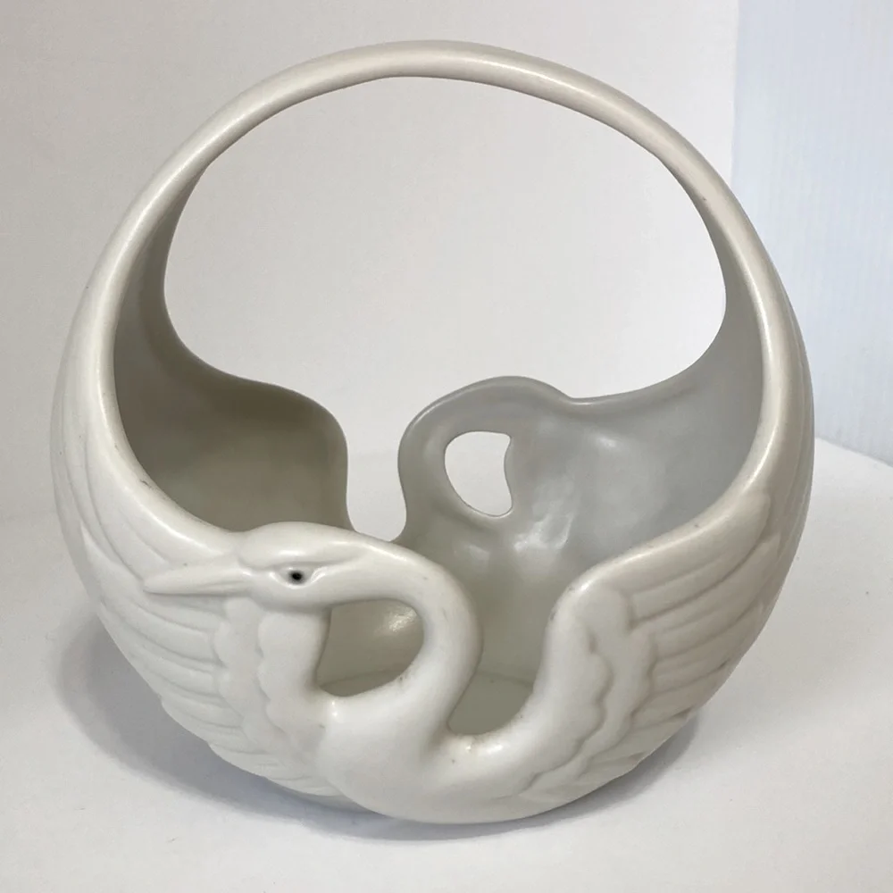 Vintage 1980s FITZ and FLOYD White Swan Handled Basket Bowl Porcelain Japan